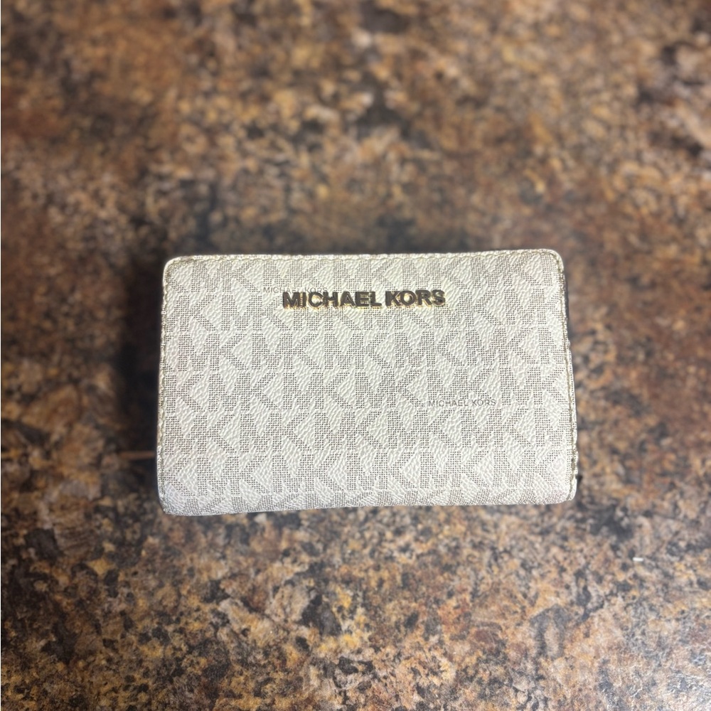 Michael Kors Cream Wallet
